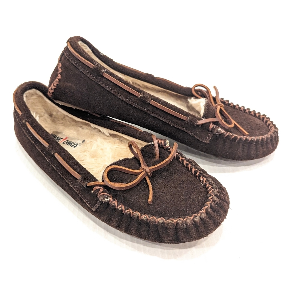 MINNETONKA brown leather cozy moccasins slippers